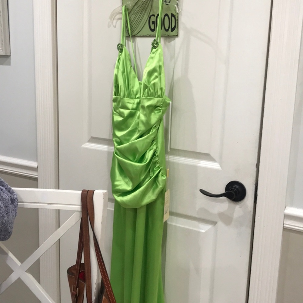 NWT beautiful green dress.